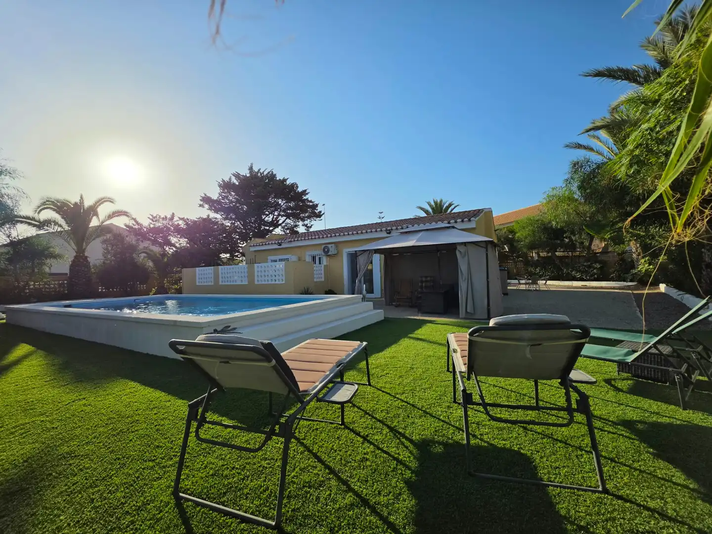 Xalet amb piscina en venda a Vía Axial