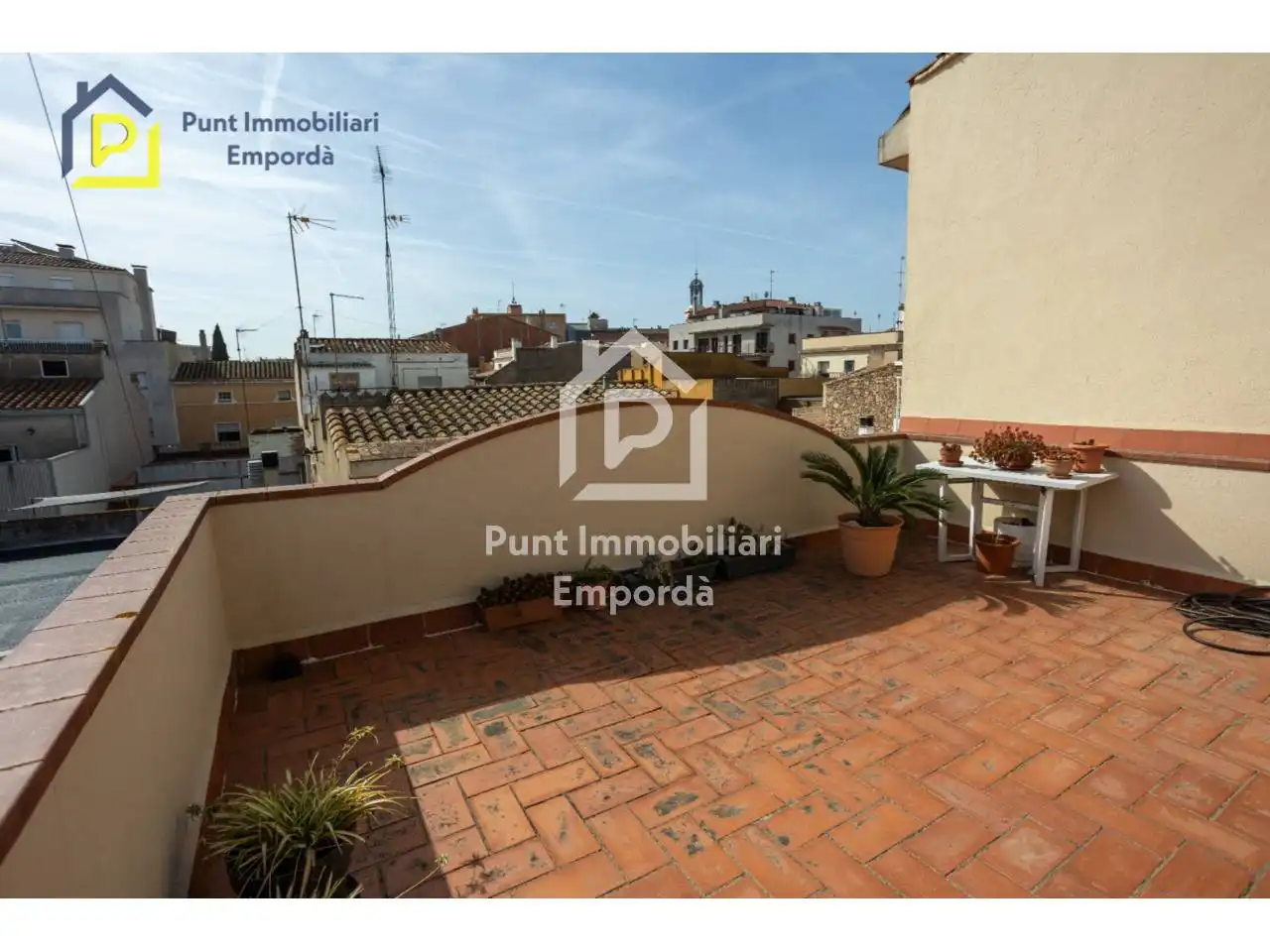 Exterior view of Houses for sale in Figueres  with Air Conditioner, Heating and Private garden