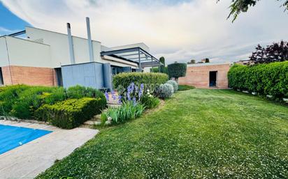 Garden of House or chalet for sale in Layos  with Air Conditioner, Heating and Private garden