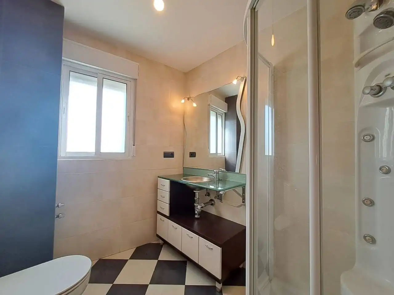 Bany de Casa o xalet en venda en Burgos amb Calefacció, Jardí privat i Parquet