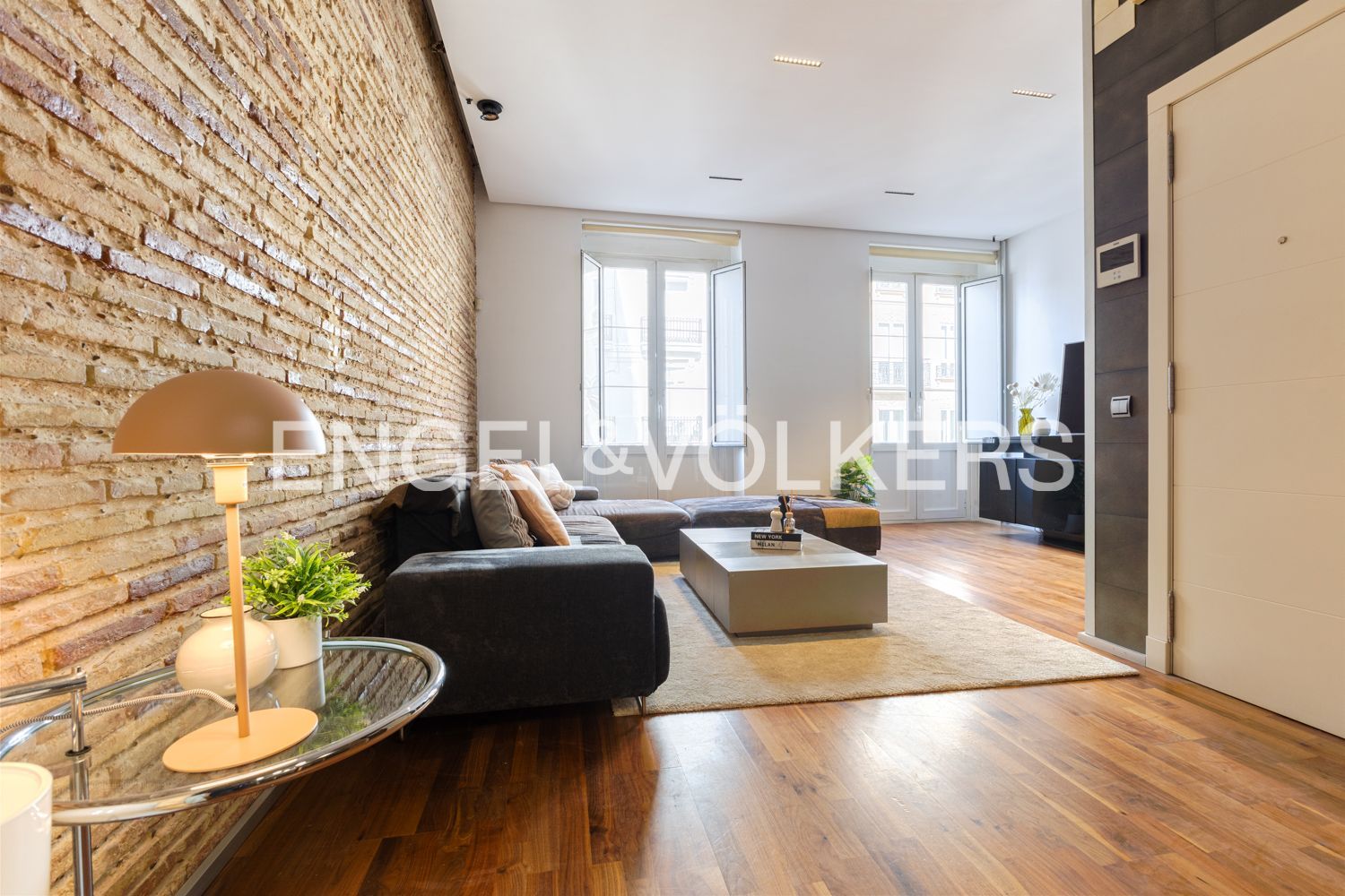 Living room of Flat for rent in  Valencia Capital  with Air Conditioner, Heating and Parquet flooring