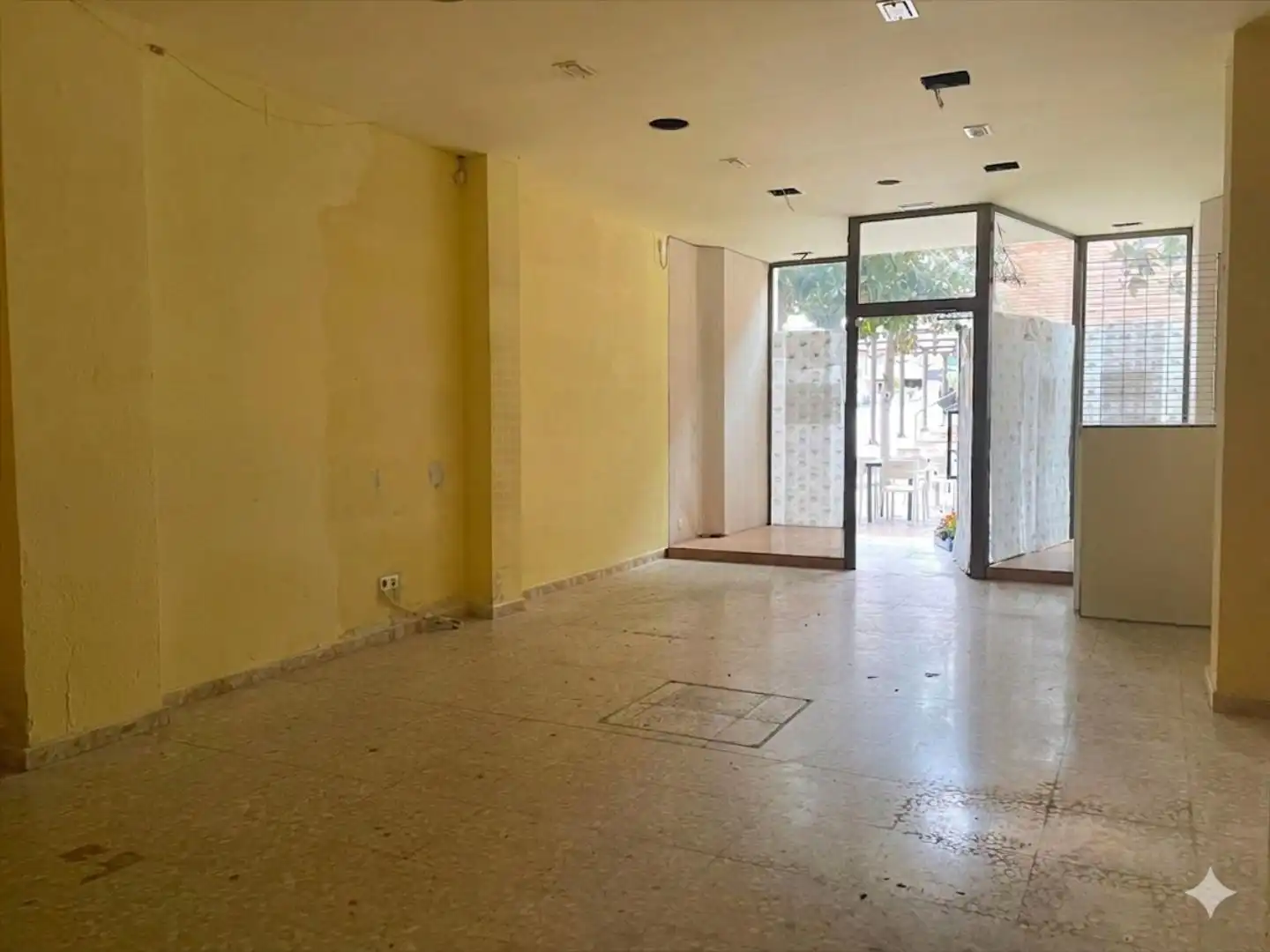 Locale commerciale in affitto a Doctor Fleming 8, imagen 2