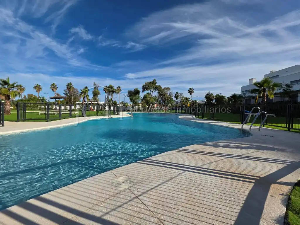 Piscina de Ático de alquiler en Estepona con Amueblado