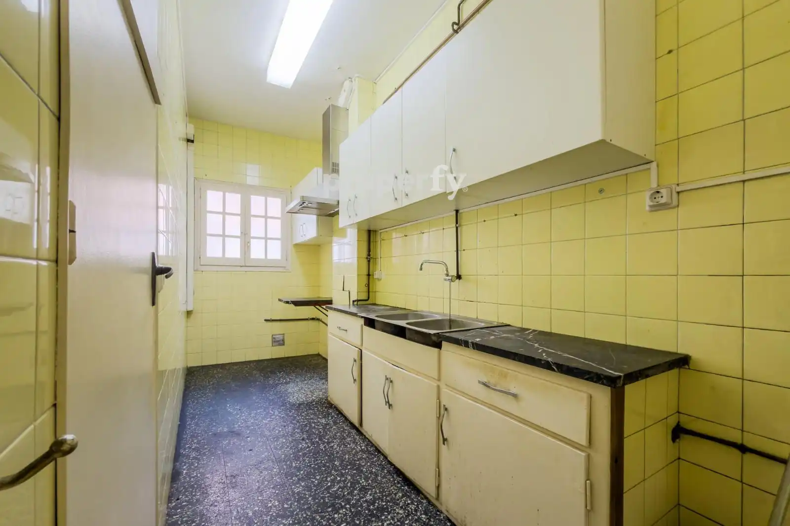 Cocina de Piso en venta en Barcelona con Calefacción, Terraza y Balcón