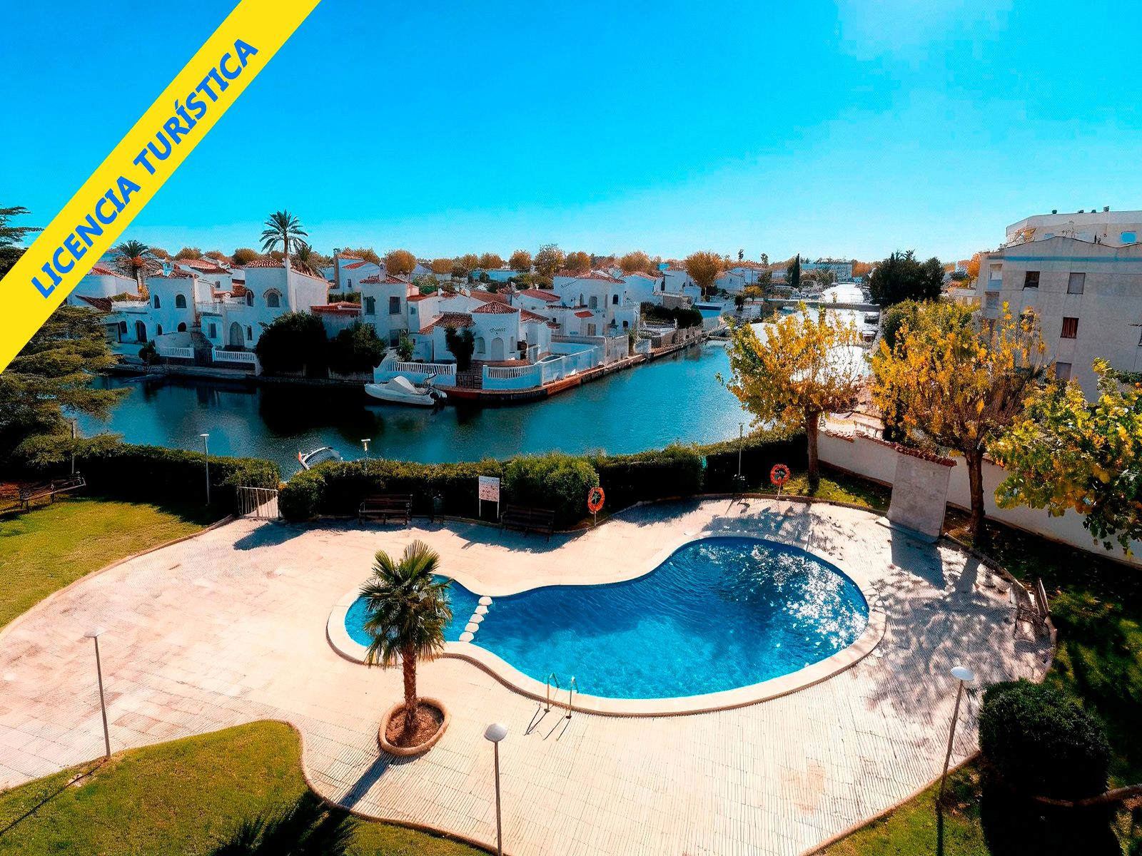 Vista exterior de Pis en venda en Empuriabrava amb Aire condicionat, Calefacció i Parquet