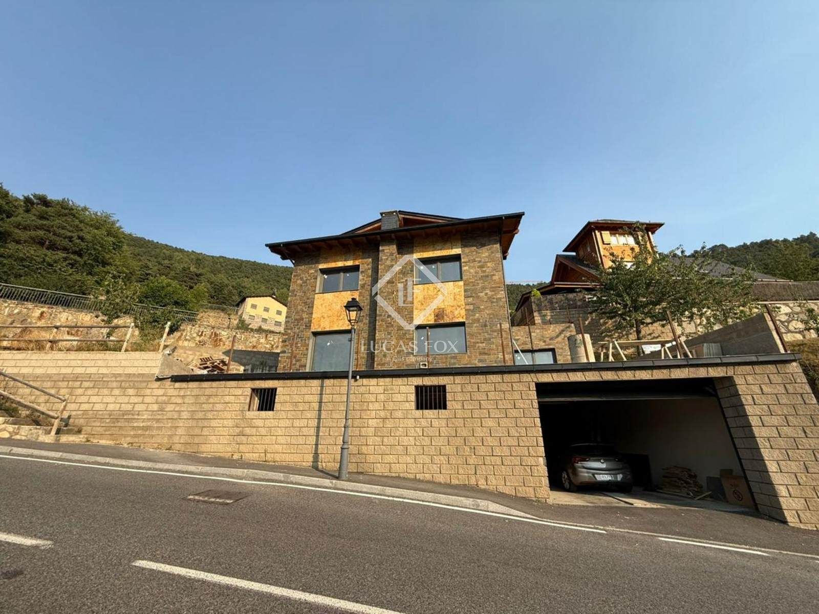 Exterior view of House or chalet for sale in  Madrid Capital  with Heating, Terrace and Storage room