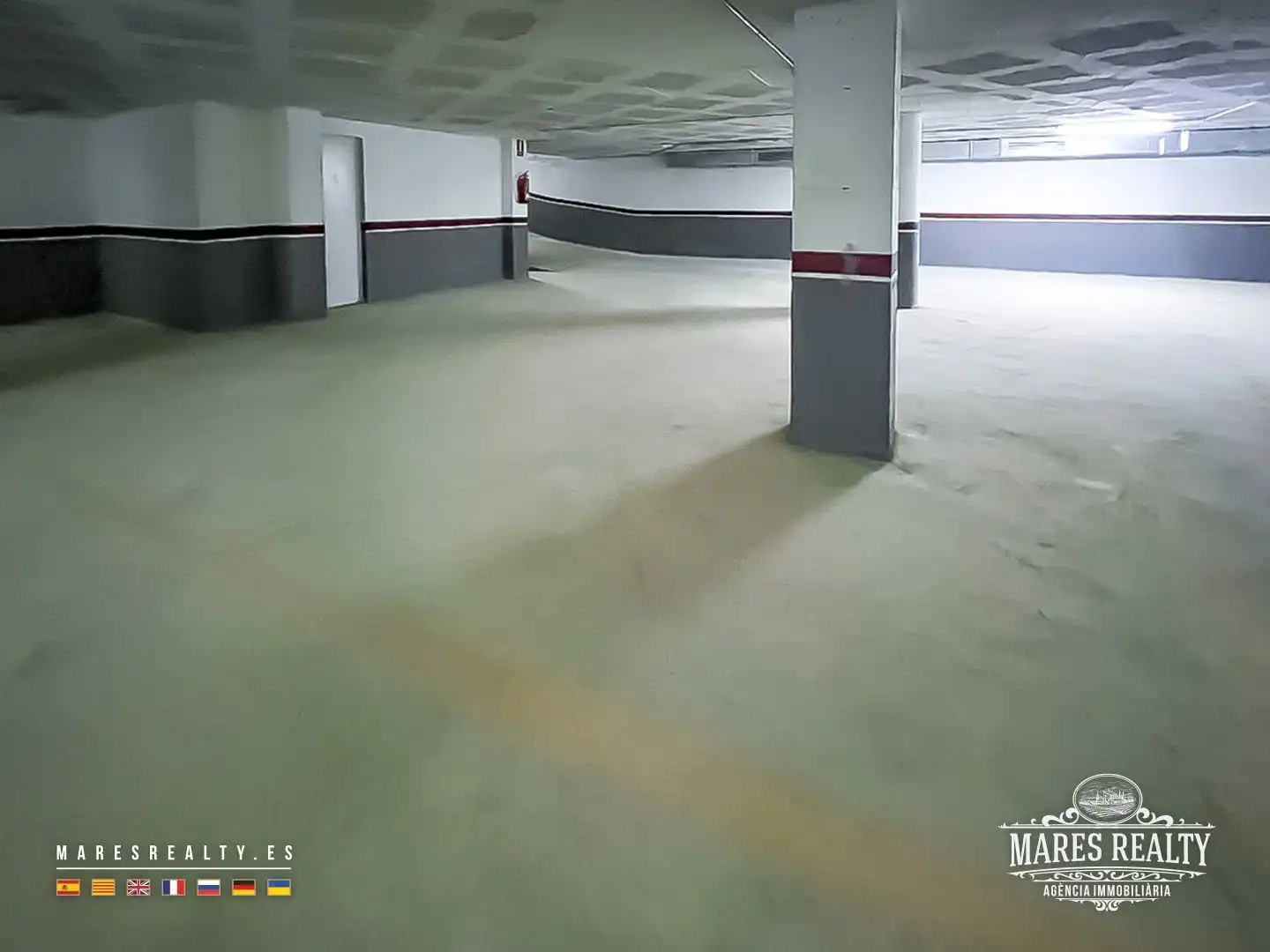Se vende plaza de aparcamiento en un gran complejo de parking cubierto en Lloret de Mar., imatge 2