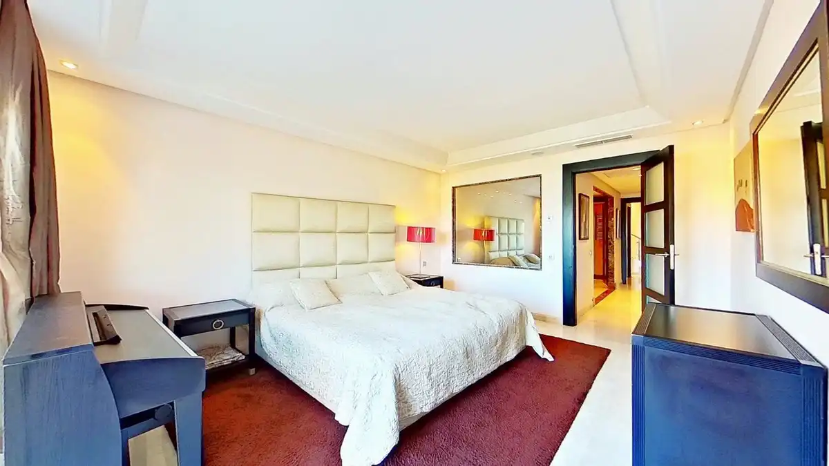 Habitación de Ático en venta en Marbella con Aire acondicionado, Terraza y Sauna