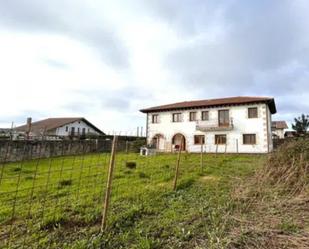 Vista exterior de Casa o xalet en venda en Ribamontán al Mar amb Calefacció, Jardí privat i Moblat