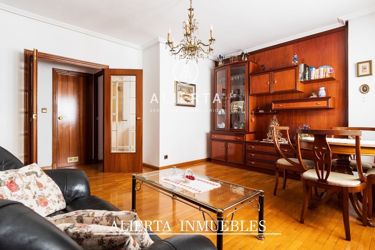 Living room of Flat for sale in  Zaragoza Capital  with Air Conditioner, Heating and Storage room