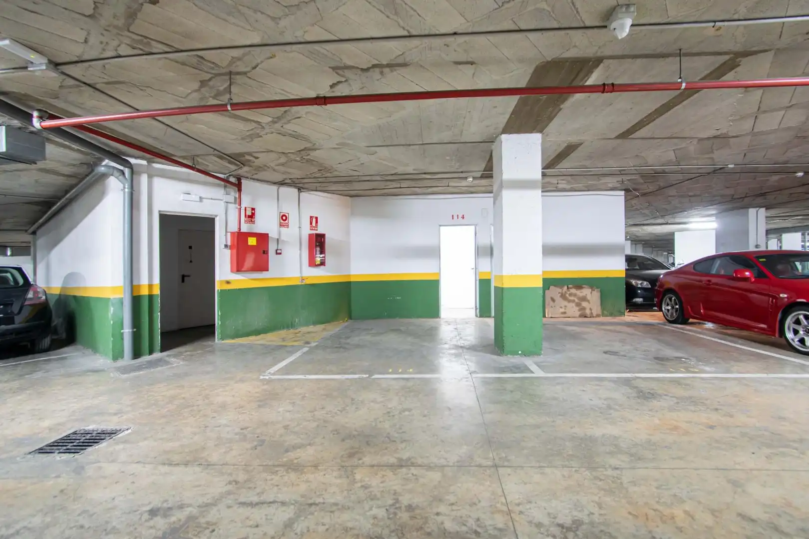 Parking of Flat for sale in Camas  with Air Conditioner, Heating and Terrace