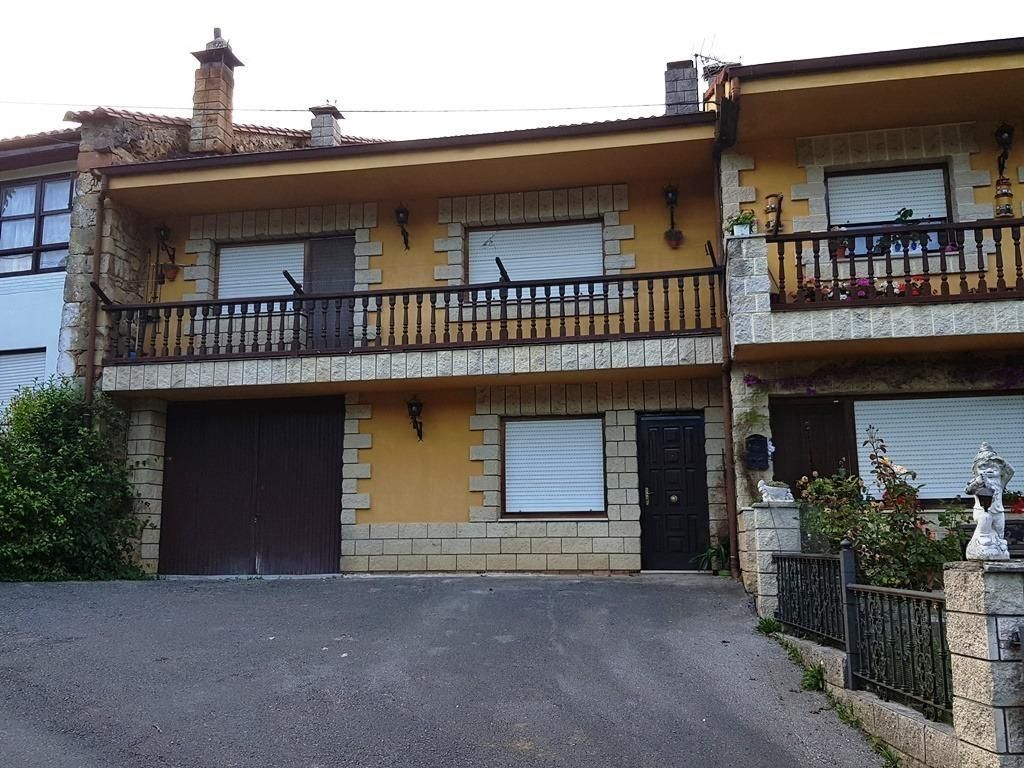 Exterior view of House or chalet for sale in Puente Viesgo  with Heating, Private garden and Parquet flooring