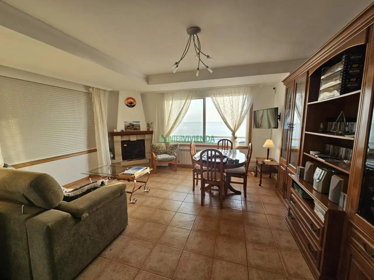 Sala d'estar de Casa o xalet en venda en Oia amb Calefacció, Jardí privat i Traster
