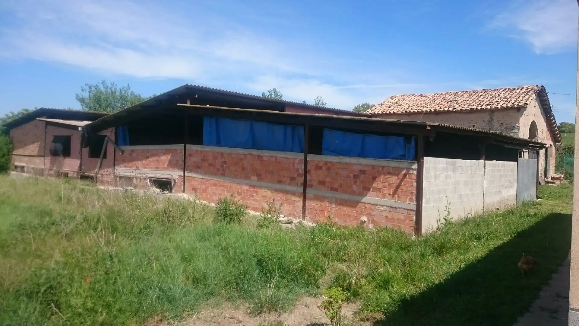 Vista exterior de Finca rústica en venda en Tavèrnoles amb Calefacció, Parquet i Terrassa