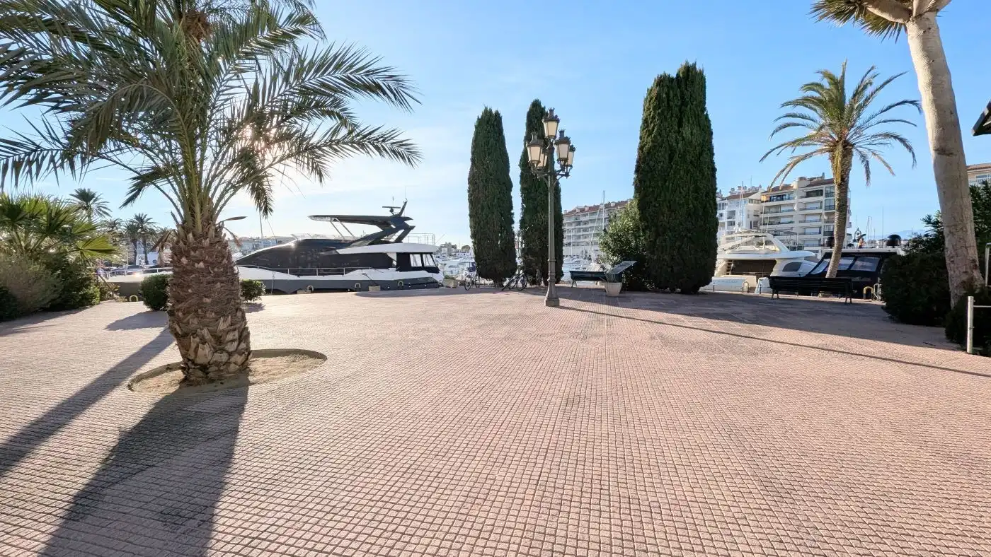 Parking de Ático en venta en Empuriabrava con Aire acondicionado, Calefacción y Terraza