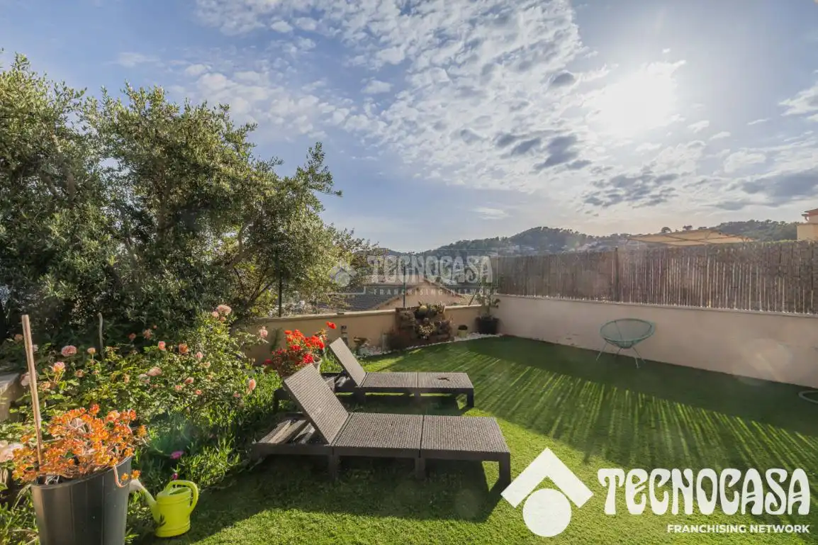 Terraza de Casa adosada en venta en Sant Vicenç Dels Horts con Aire acondicionado y Calefacción