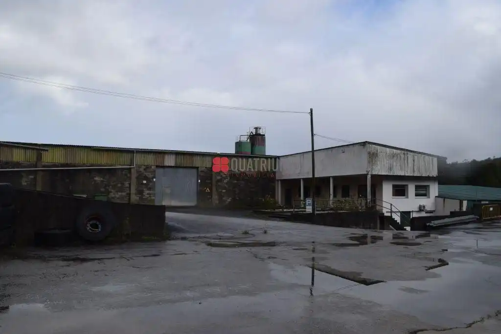Exterior view of Industrial buildings for sale in Vimianzo