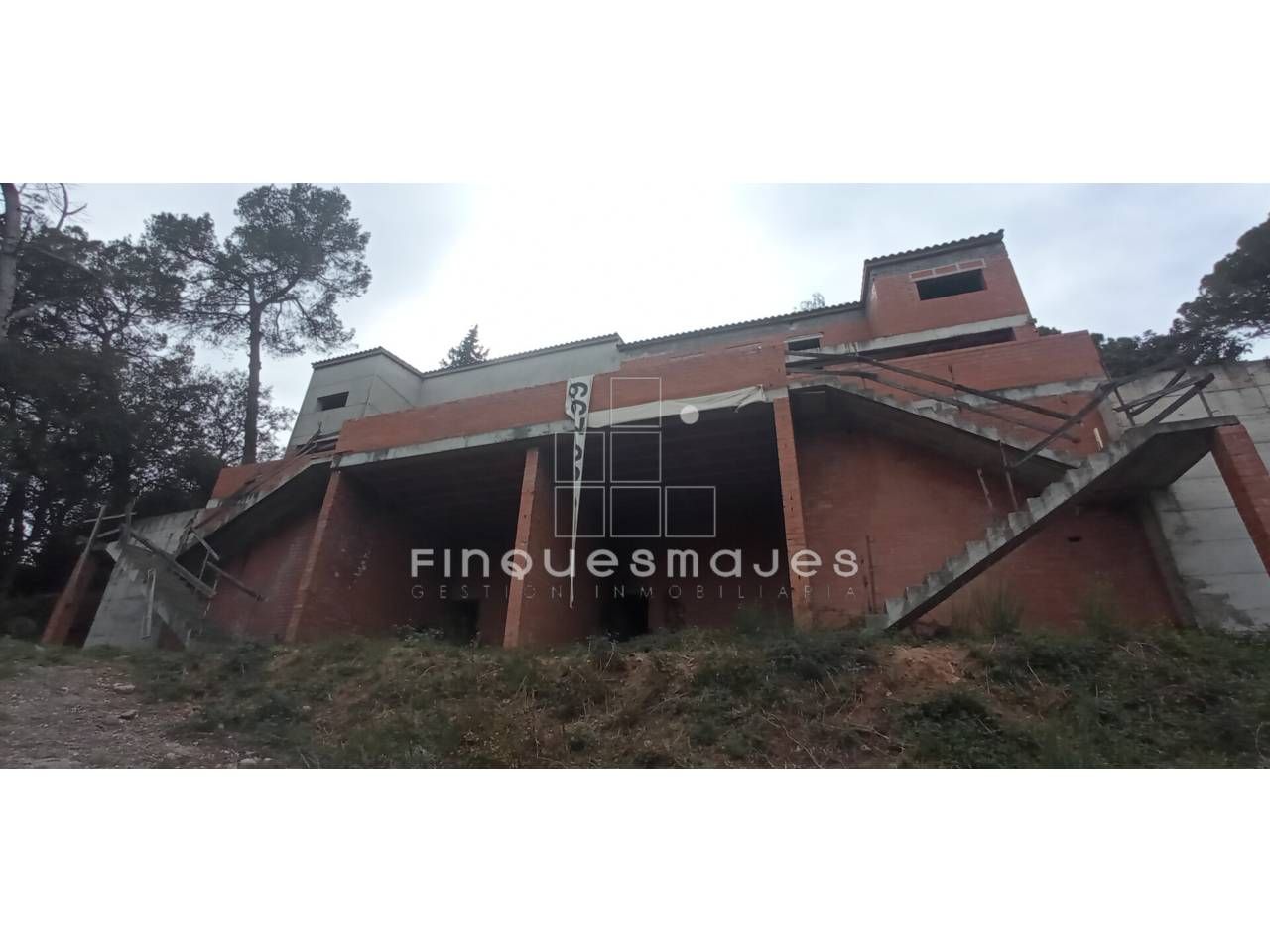 Exterior view of Single-family semi-detached for sale in Vacarisses  with Terrace