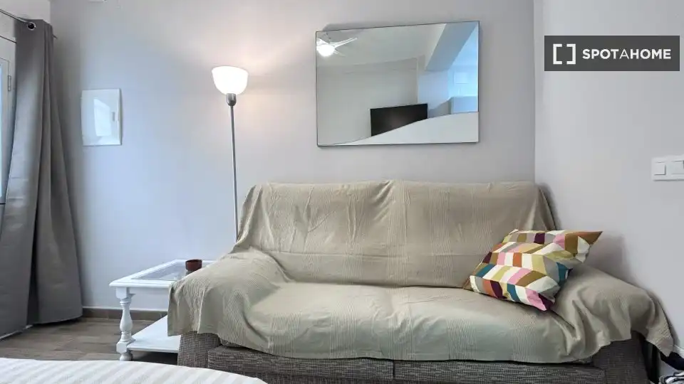Wohnzimmer von Wohnung zur untervermieten in Sevilla mit Klimaanlage, Heizung und Terrasse