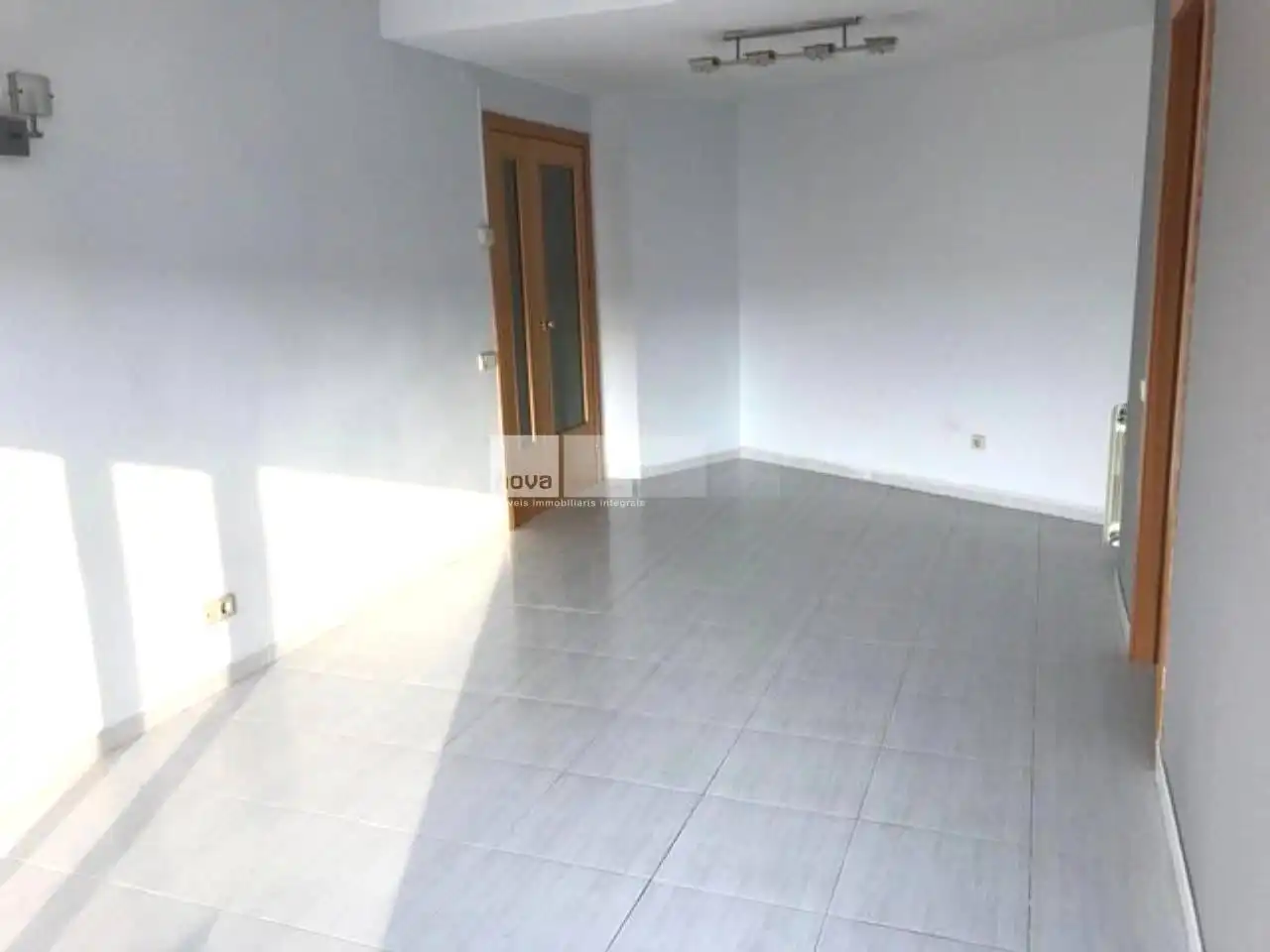 Schlafzimmer von Wohnung zum Verkauf in Tona mit Heizung und Balkon