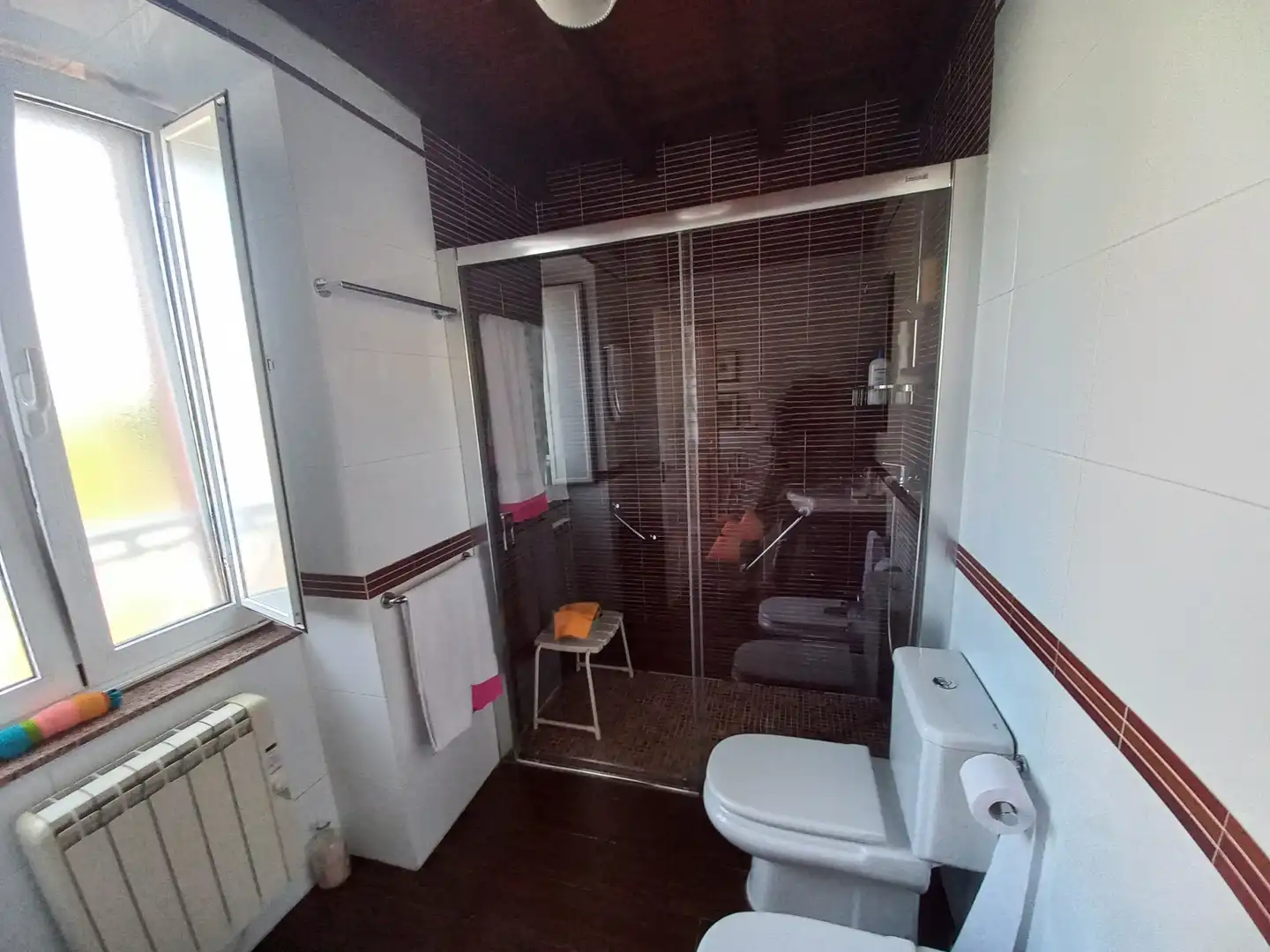 Bany de Casa o xalet en venda en Oleiros amb Parquet, Terrassa i Traster