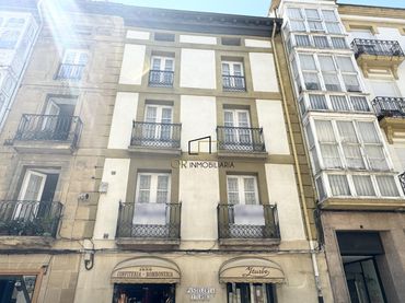 House with balcony for sale in Haro