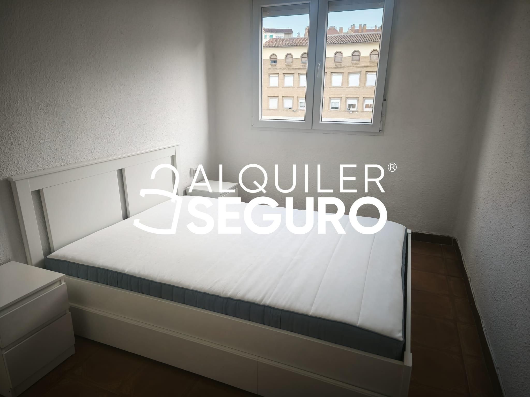 Dormitori de Pis de lloguer en  Zaragoza Capital amb Aire condicionat, Calefacció i Terrassa