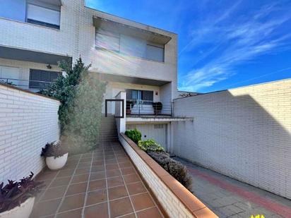 Exterior view of Single-family semi-detached for sale in  Toledo Capital  with Air Conditioner and Terrace