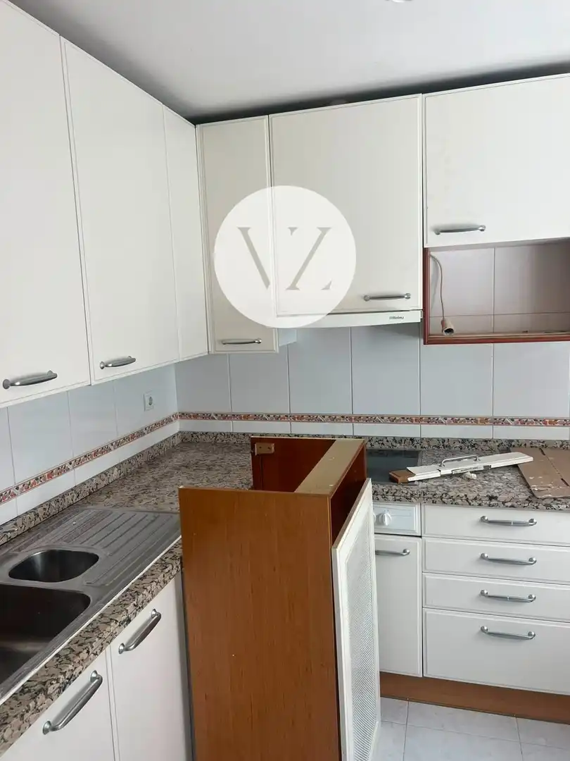Cuina de Pis en venda en Salamanca amb Calefacció, Moblat i Forn