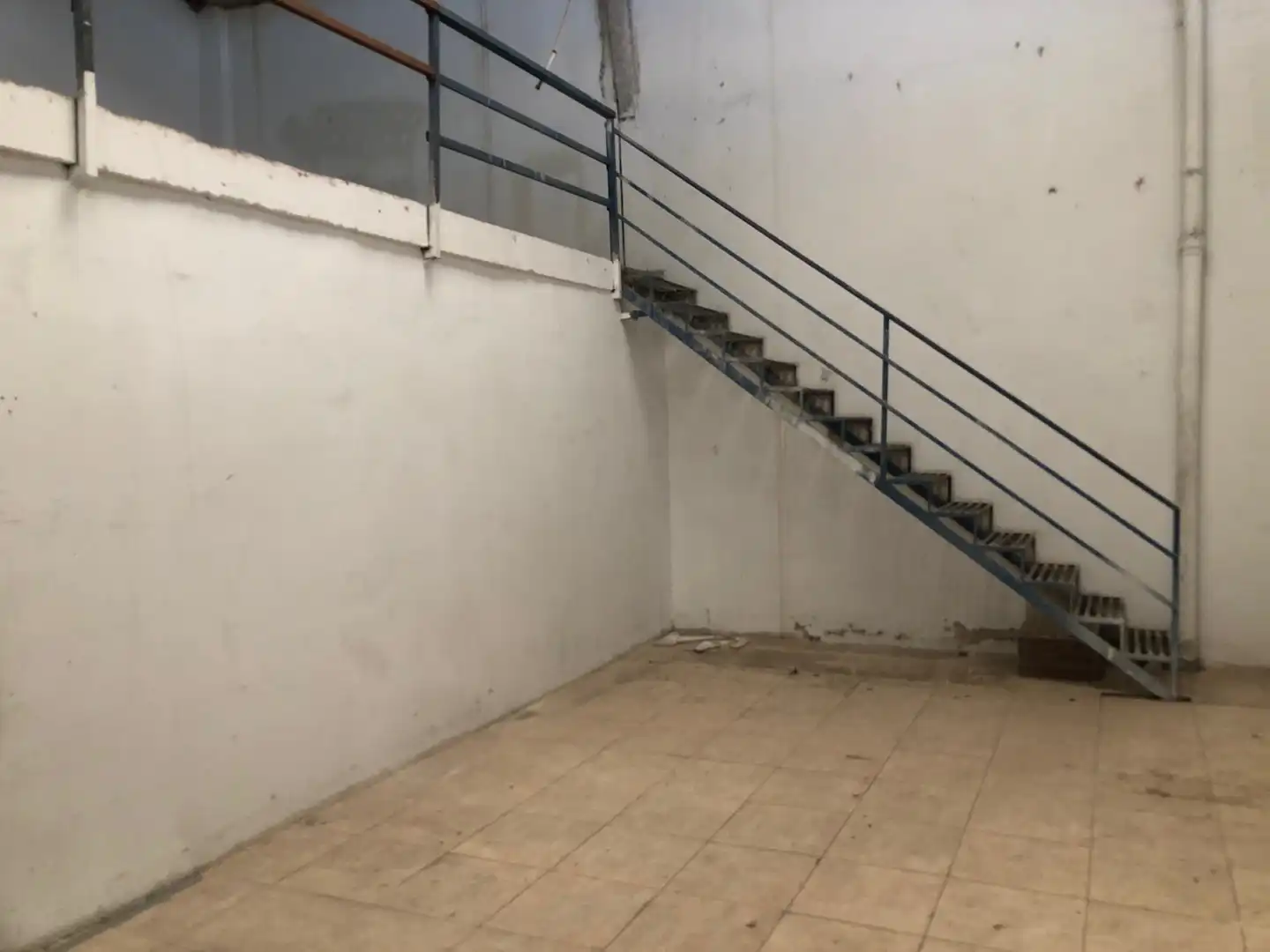 Nave industrial de alquiler en Manises con Calefacción y Alarma