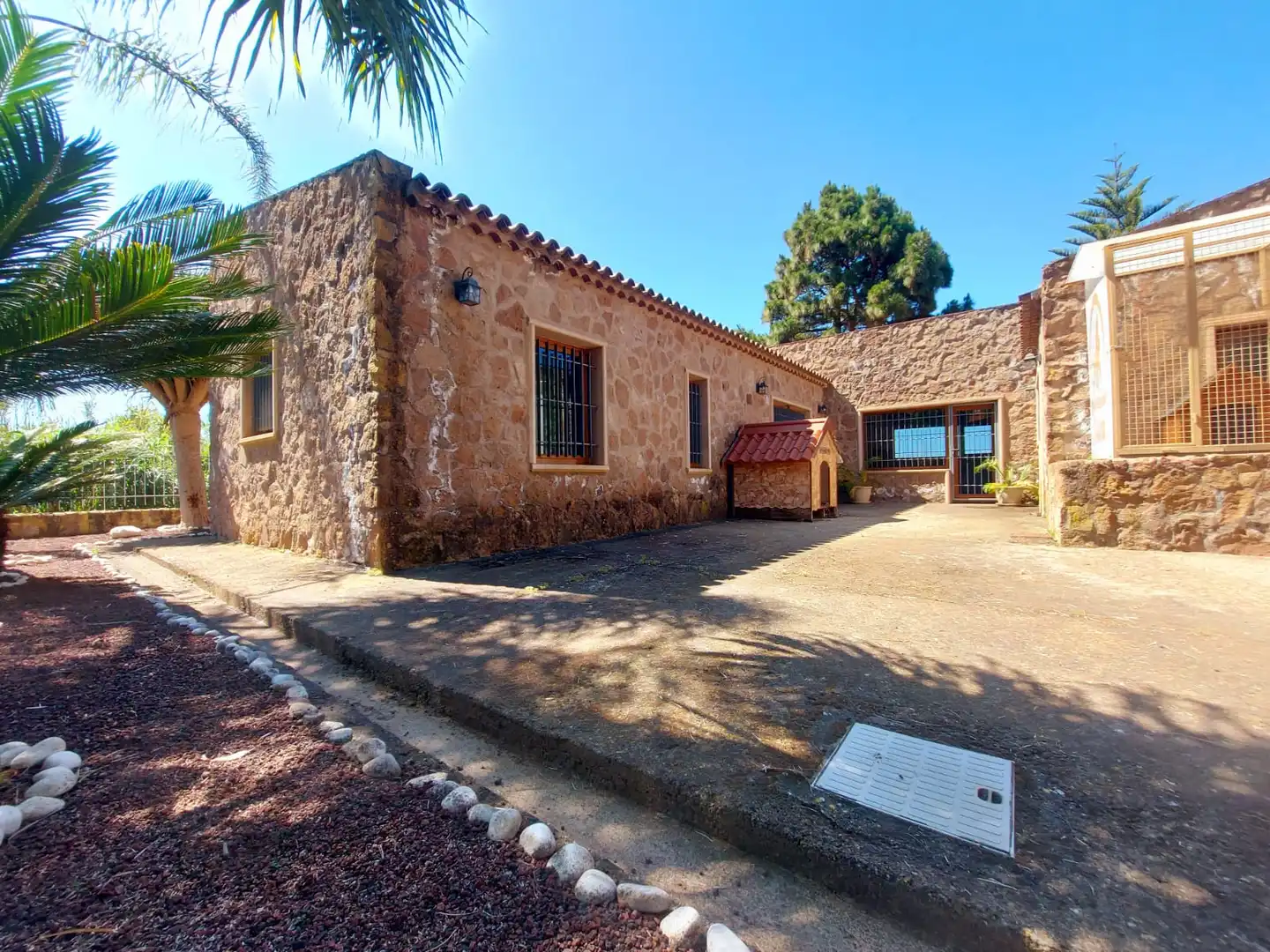 Vista exterior de Casa o xalet en venda en Tacoronte amb Jardí privat, Parquet i Terrassa