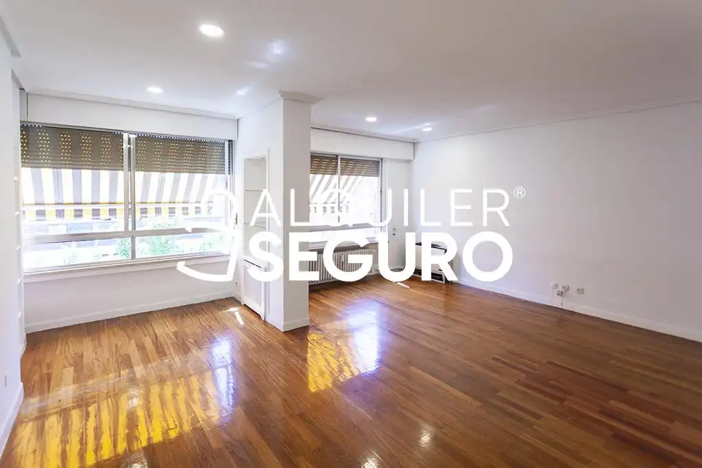 Flat with lift to rent in Menendez Pidal, imagen 2