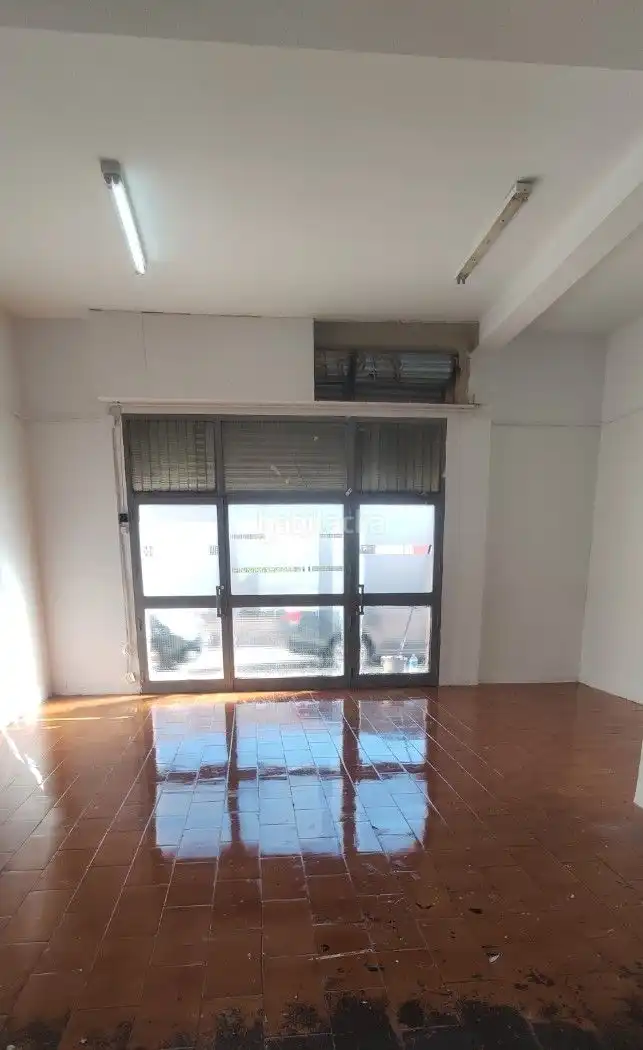 Local comercial en venda a Carrer Riu Montsant 10, imagen 2