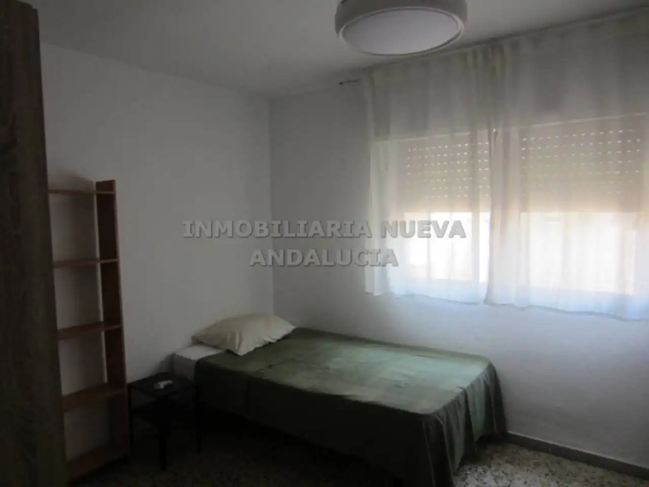 Habitación de Piso de alquiler en Almería con Terraza y Amueblado