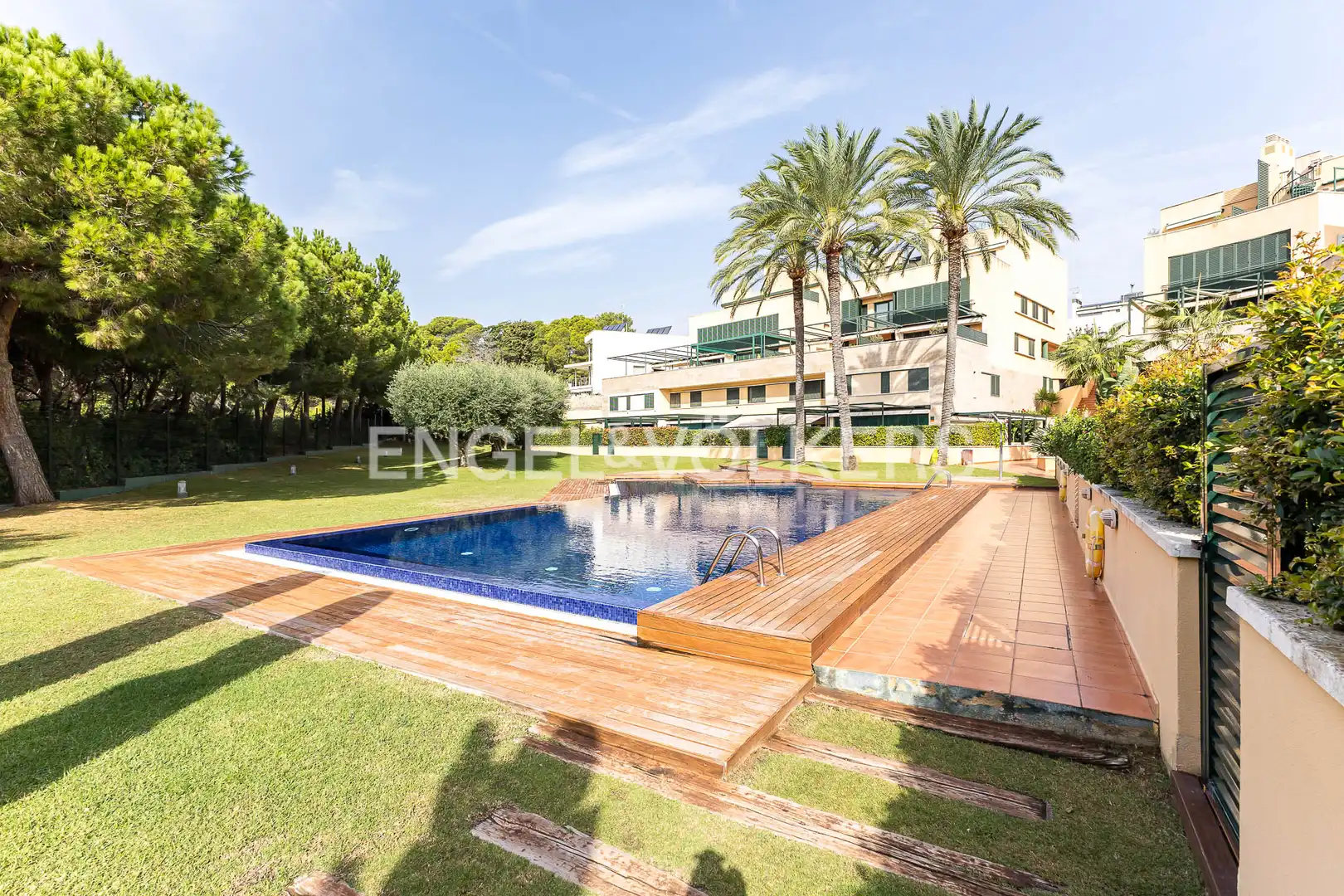 Vista exterior de Dúplex en venda en Torredembarra amb Aire condicionat, Calefacció i Jardí privat