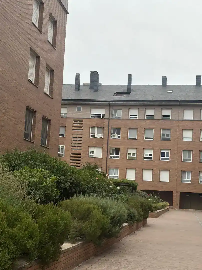 Vista exterior de Pis en venda en Ávila Capital amb Piscina