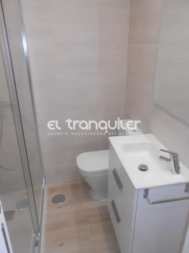 Baño de Piso en venta en Getafe con Terraza y Lavadora