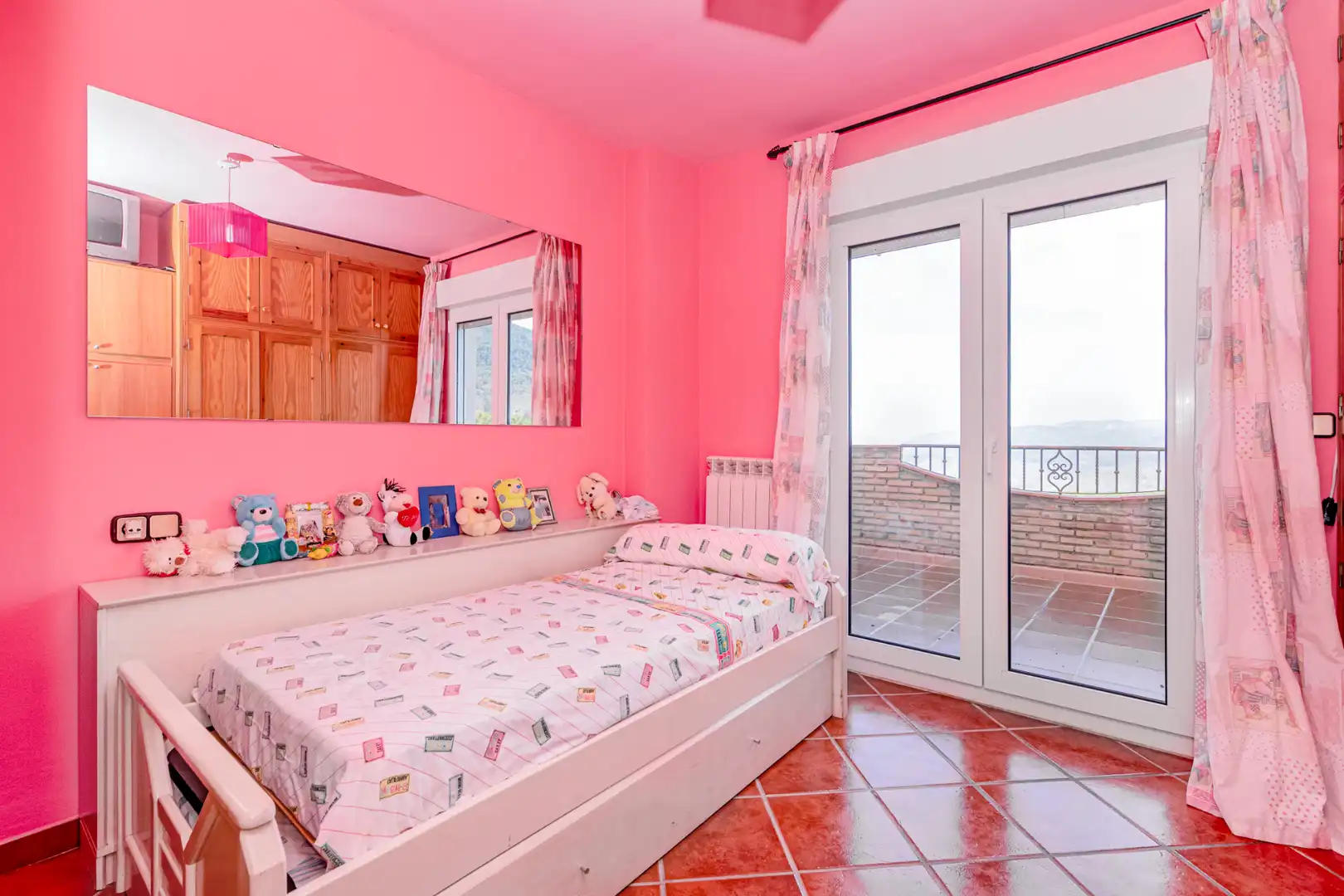 Habitación de Casa o chalet en venta en La Zubia con Aire acondicionado, Calefacción y Jardín privado