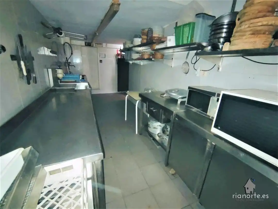 Cuina de Local en venda en Langreo amb Aire condicionat i Moblat
