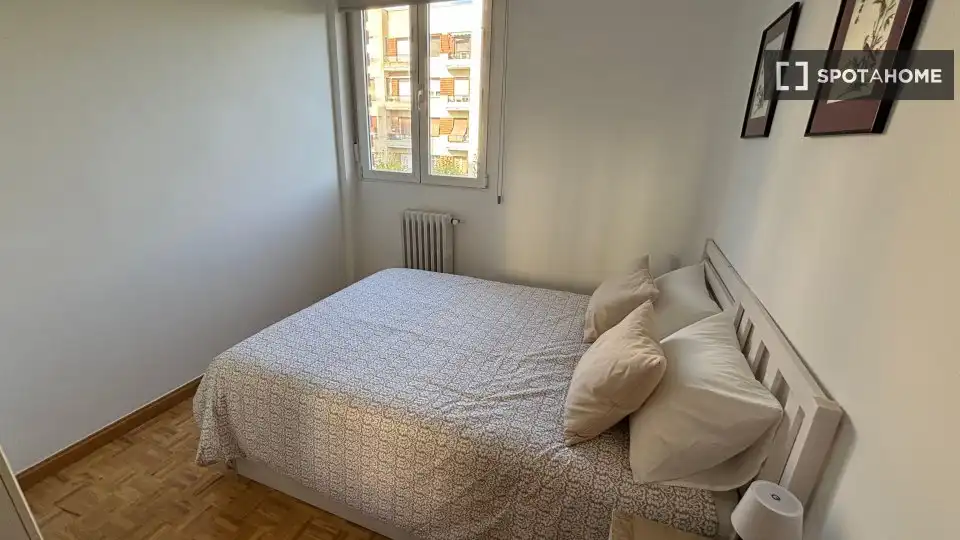 Dormitori de Apartament per a compartir en Madrid amb Aire condicionat, Calefacció i Terrassa