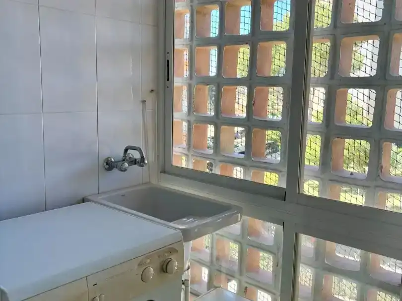 Cuina de Pis de lloguer en Orihuela amb Aire condicionat, Jardí privat i Moblat