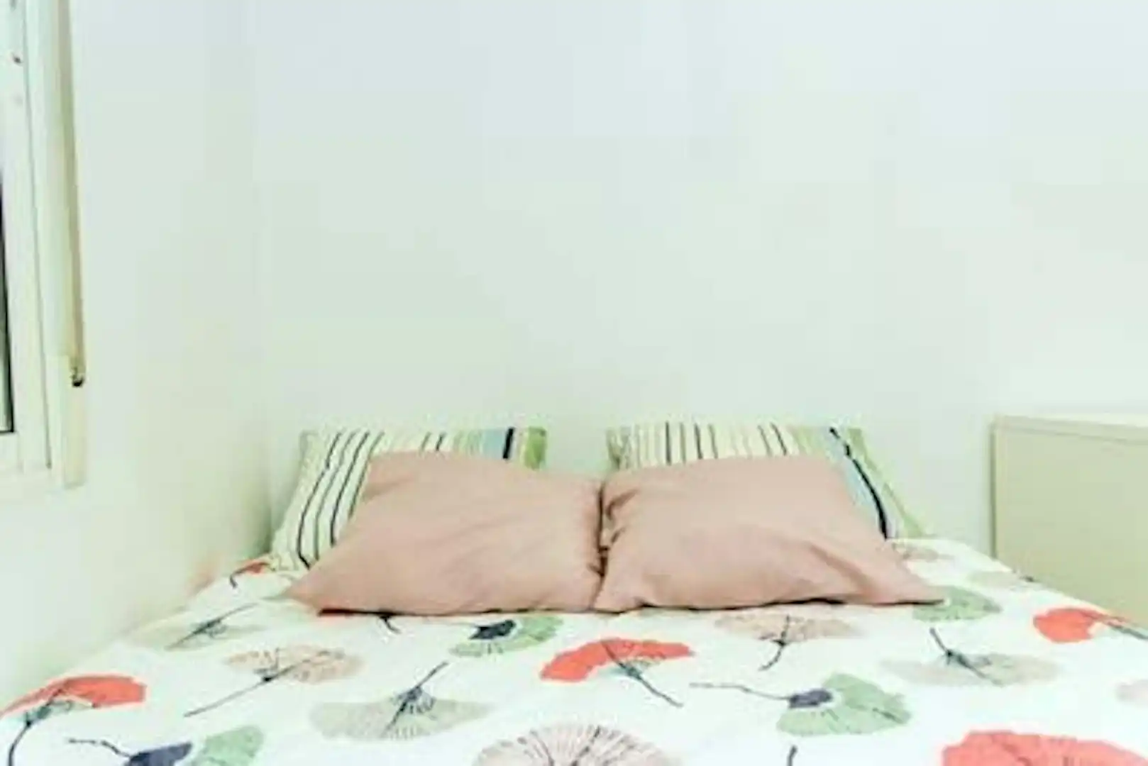 Bedroom of Flat for share in Valencia  with Heating and Washing machine