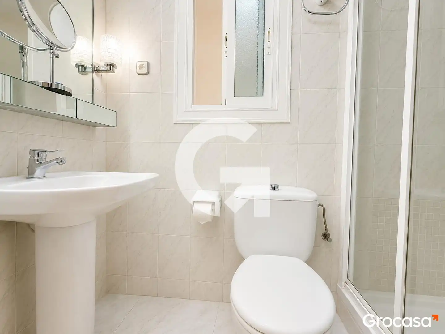 Bathroom of Flat for sale in Barcelona  with Air Conditioner, Heating and Terrace