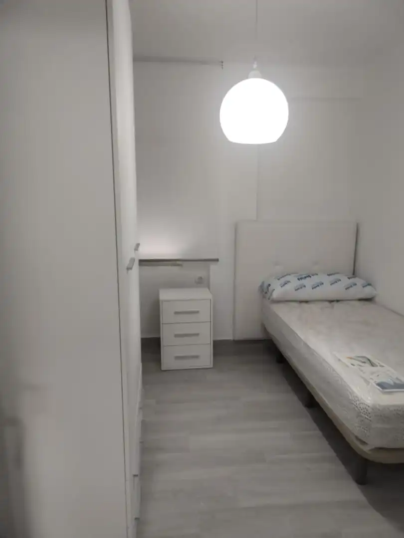 Habitación de Piso de alquiler en Huelva con Amueblado y Lavadora
