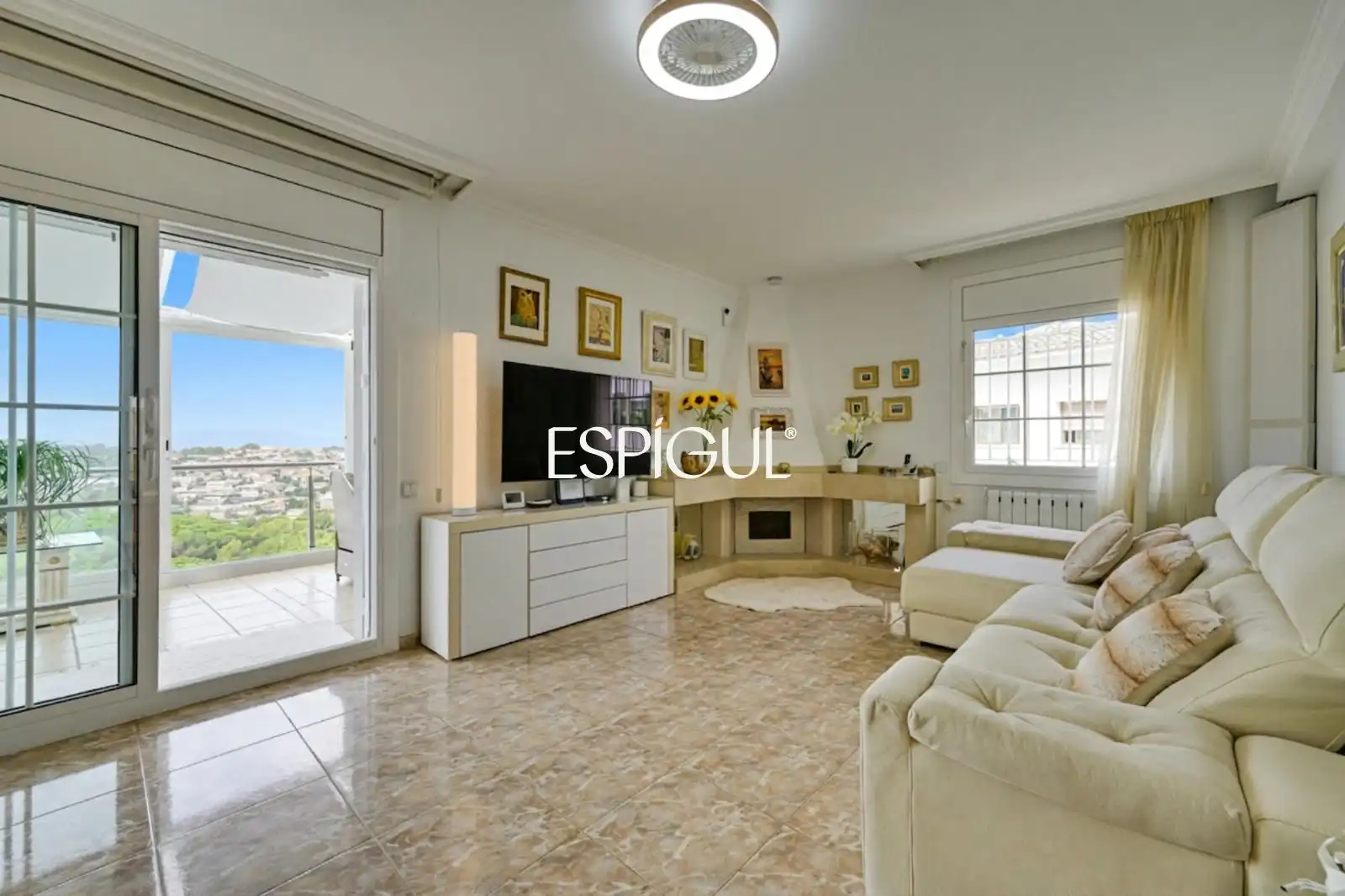 Living room of Houses for sale in Rubí  with Air Conditioner, Heating and Terrace