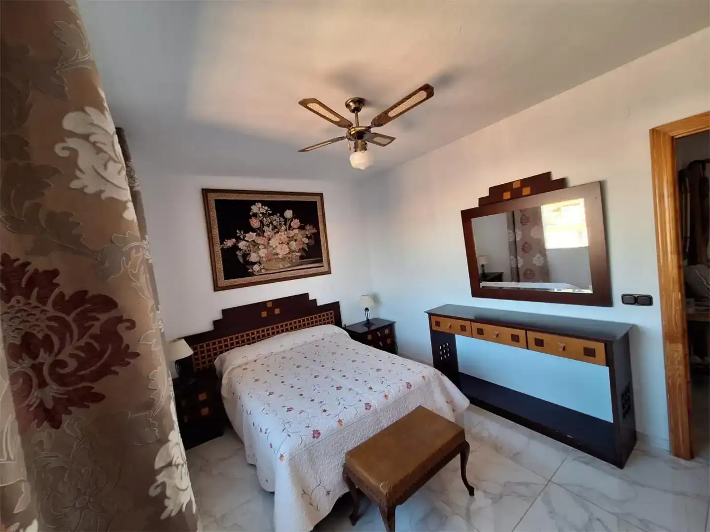 Dormitori de Apartament per a compartir en Estepona amb Moblat, Forn i Rentadora