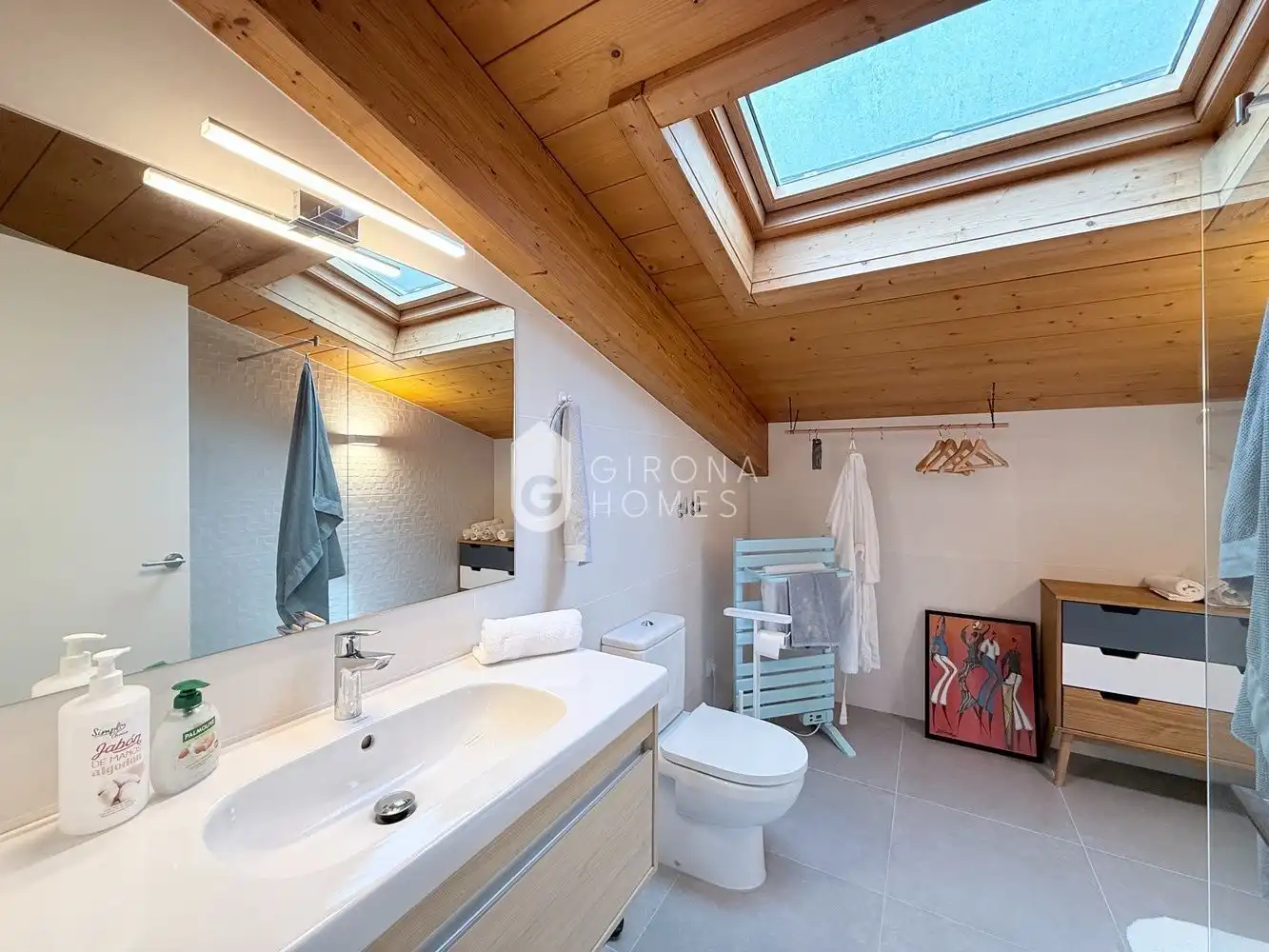 Bathroom of Apartments for rent in Girona  with Air Conditioner, Terrace and Furnished