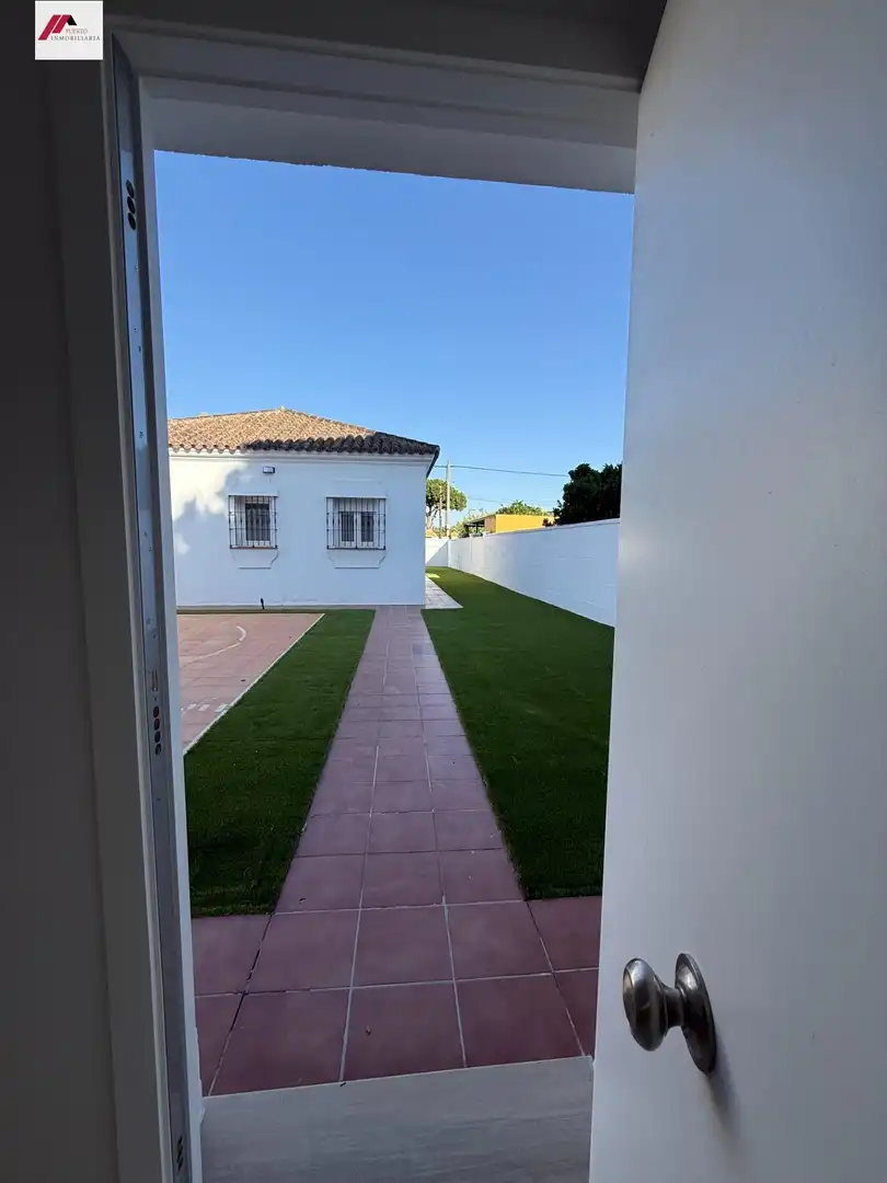 Jardí de Casa o xalet en venda en El Puerto de Santa María amb Aire condicionat, Jardí privat i Moblat
