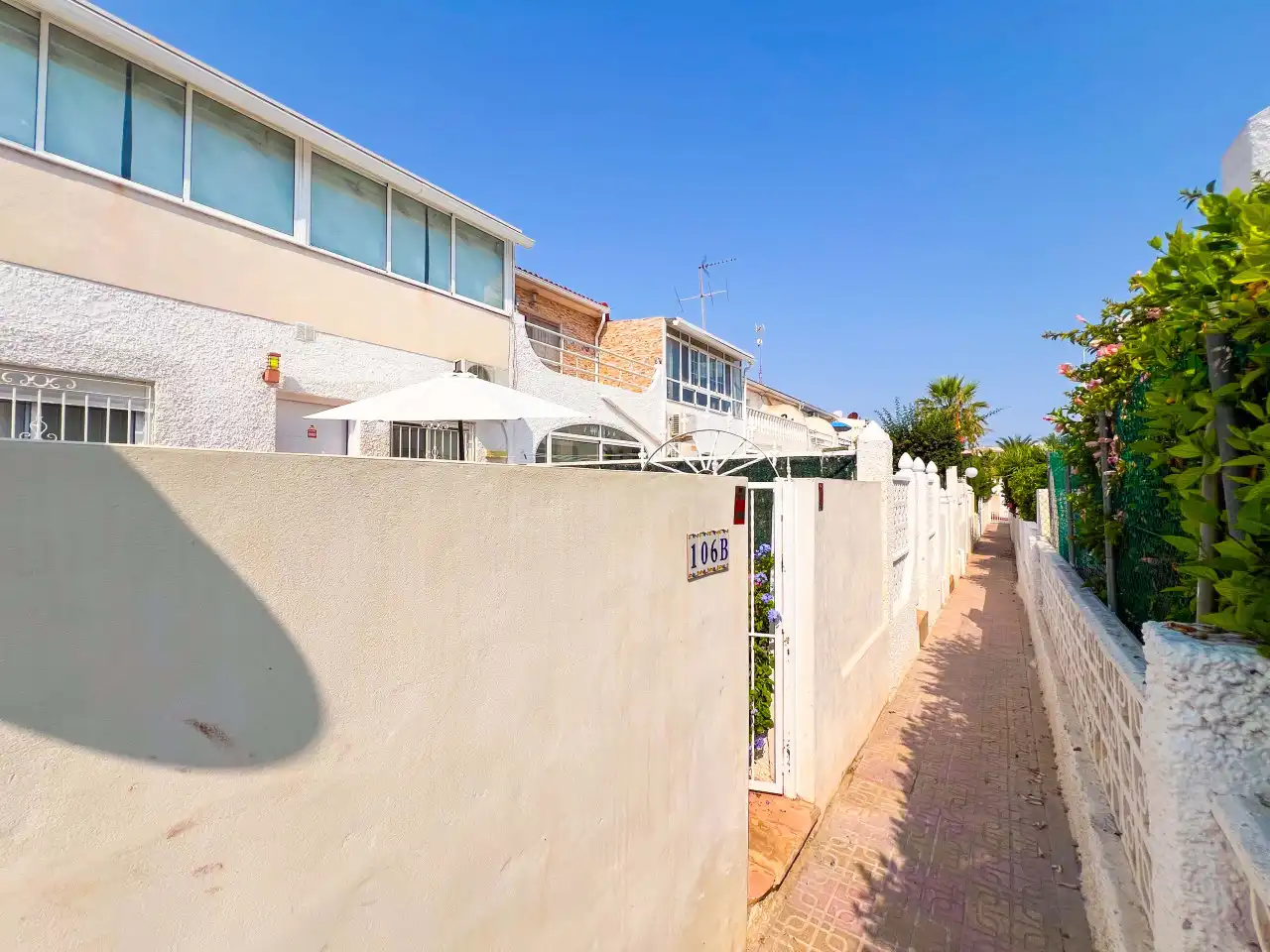 Vista exterior de Casa o xalet en venda en Torrevieja amb Aire condicionat, Calefacció i Terrassa