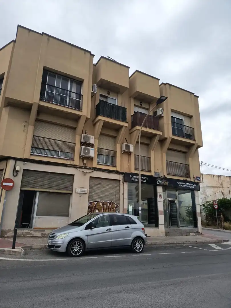 Vista exterior de Local en venda en Murcia amb Aire condicionat